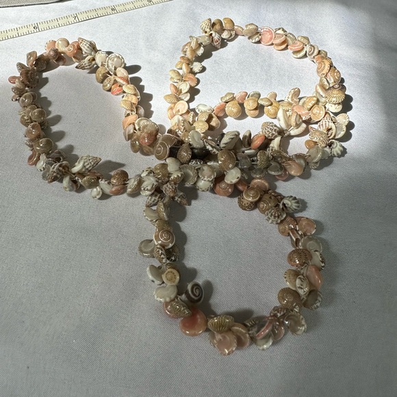 Vintage shell and nut statement necklaces - Picture 6 of 9